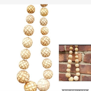 Vintage Handmade‎ carved bead necklace